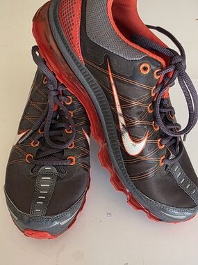 Nike Unisex Black and Red Air Max-Style Athletic Sneakers 25.5CM
